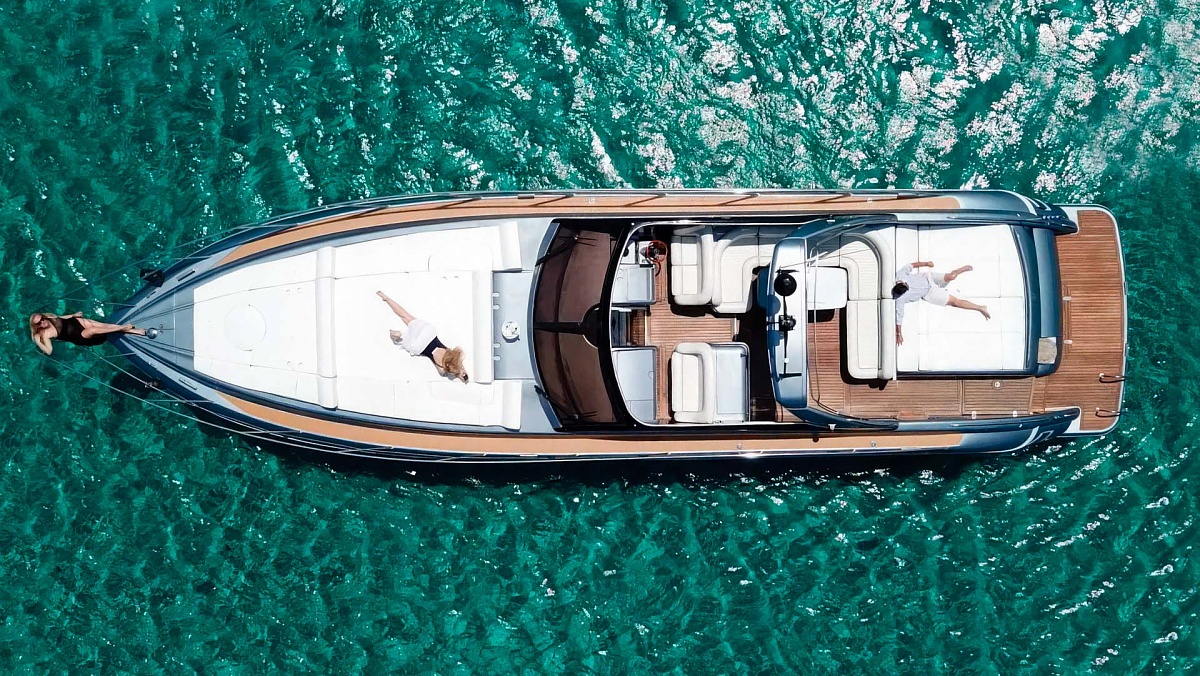 Аренда моторной яхты Princess V55 на Миконосе, Греция